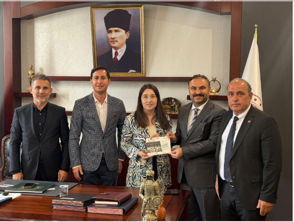 Zonguldak Sanayici ve İş İnsanları Derneği (ZONSİAD) olarak, Kilimli Kaymakamı Sayın Kübra Demirer’i makamında ziyaret ettik.