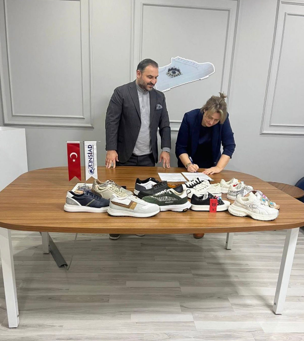 Onurlu Ayakkabı Yönetim Kurulu Başkanı Sayın Halime Kırışık'ı firmasında ziyaret ettik. 