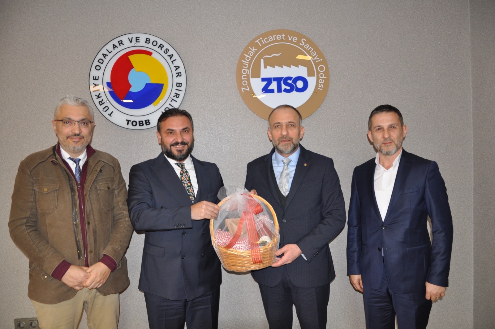 Zonguldak Sanayici ve İş İnsanları Derneği (ZONSİAD) Başkanımız Nejdet TISKAOĞLU, Ticaret ve Sanayi Odası Başkanı Sn Metin Demir ‘i ziyaret etti.