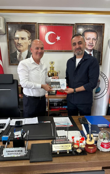 Desa Group Yönetim Kurulu Başkanı ve ZONSİAD Yönetim Kurulu Üyemiz Sn. Savaş Bayrak, Perşembe Belediye Başkanı Sn. Turhan Okumuş’u makamında ziyaret etti.