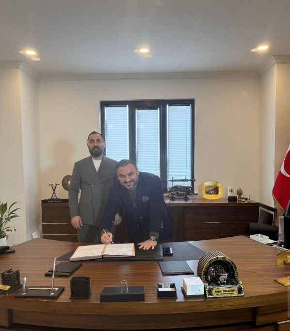 SKY Silikon Yönetim Kurulu Başkanı Sayın Cüneyt Aydemir, Elcab Kablo A.Ş İstanbul işletmemizde bizleri ziyarette bulundular. 